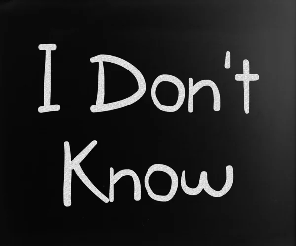 "Ich weiß es nicht "handgeschrieben mit weißer Kreide auf einer Tafel — Stockfoto