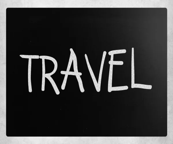 "Cestovní"ručně psané s bílou křídou na tabuli — Stock fotografie