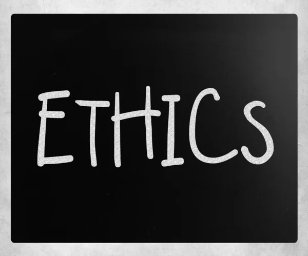 "Ethik "handgeschrieben mit weißer Kreide auf einer Tafel — Stockfoto