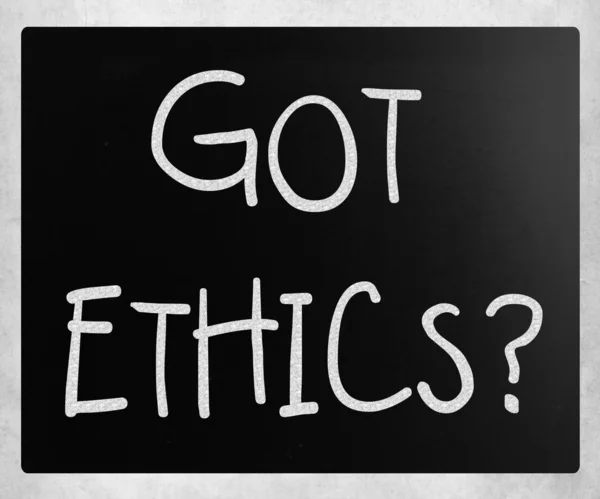 "Fick etik ”? handskrivna med vit krita på en svart tavla — Stockfoto