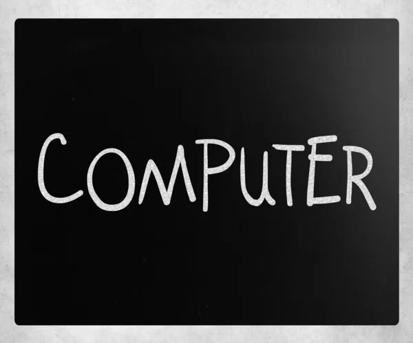"黒板に白いチョークで手書きのコンピュータ」 — ストック写真