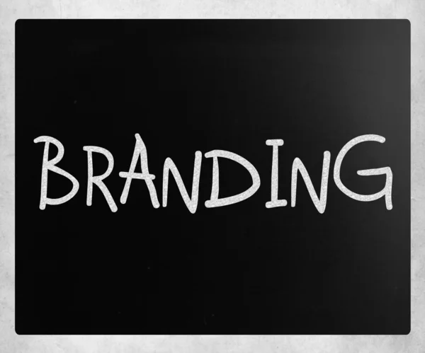 "Branding "handgeschrieben mit weißer Kreide auf einer Tafel — Stockfoto
