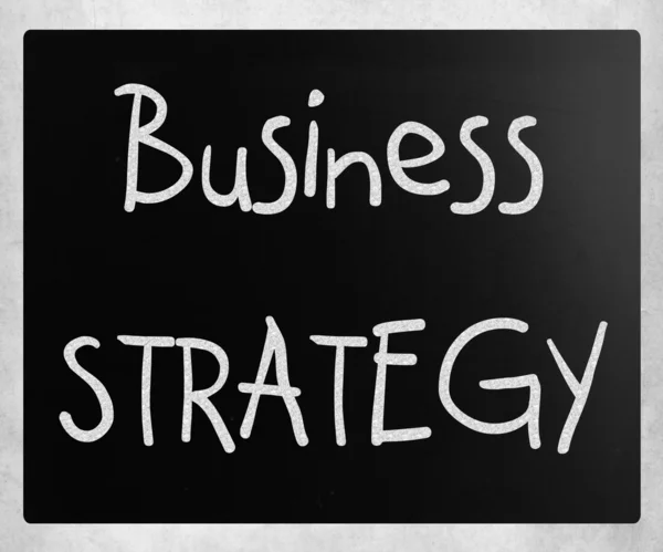 "Strategia aziendale "scritto a mano con gesso bianco su lavagna — Foto Stock