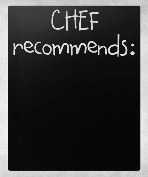"Chef raadt "handgeschreven met wit krijt op een Blackboard aan — Stockfoto
