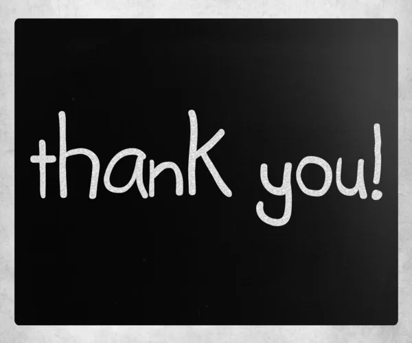 "Grazie "scritto a mano con gesso bianco su lavagna — Foto Stock