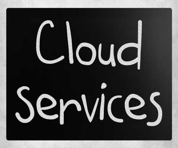 "Cloud services "escrito a mano con tiza blanca en una pizarra —  Fotos de Stock