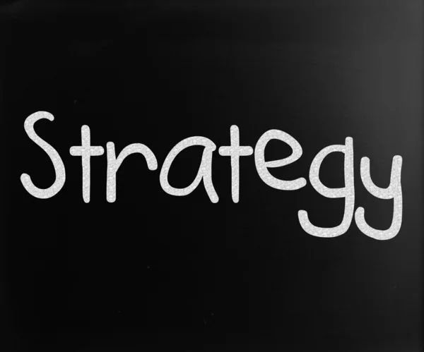 "Στρατηγική "χειρόγραφη με λευκή κιμωλία σε έναν μαυροπίνακα — Φωτογραφία Αρχείου