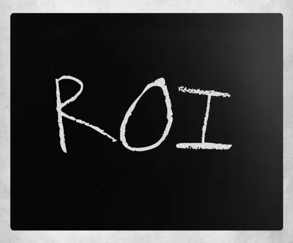 Das Wort "roi" handgeschrieben mit weißer Kreide auf einer Tafel — Stockfoto