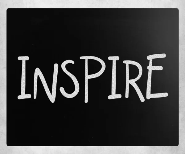"INSPIRE "kézzel írott, fehér kréta egy táblára — Stock Fotó