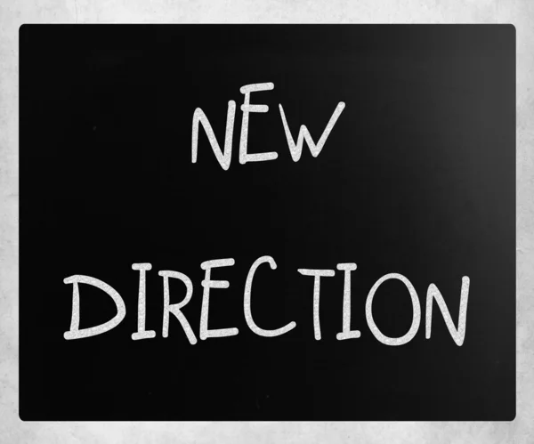 "Ny riktning "handskriven med vit krita på en svart tavla — Stockfoto
