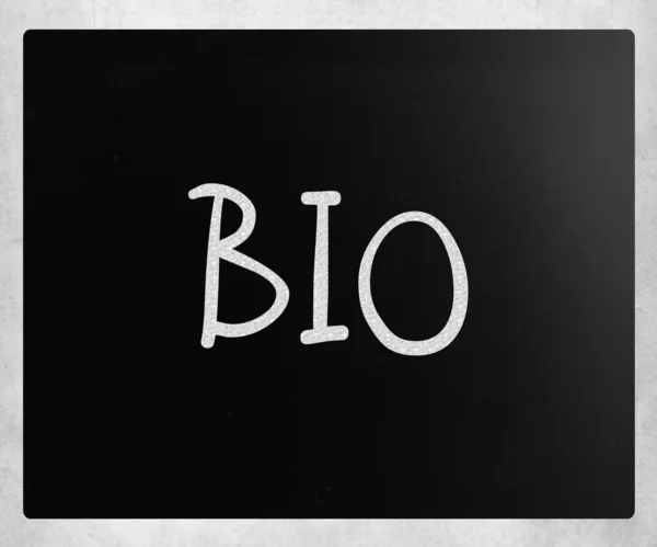 "Bio" handwritten with white chalk on a blackboard — Stock Photo, Image