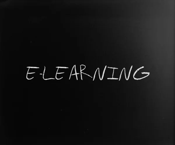 "E-learning" handwritten with white chalk on a blackboard — Stock Photo, Image