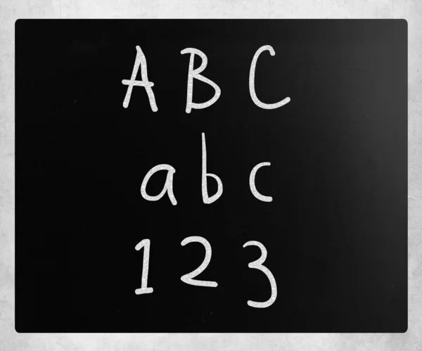 Okul blackboard bir kara tahta üzerinde beyaz tebeşir ile el yazısı — Stok fotoğraf