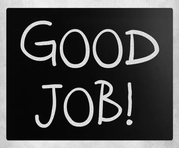 "gute Arbeit! " handgeschrieben mit weißer Kreide auf einer Tafel — Stockfoto