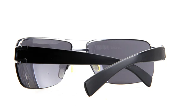 Солнечные очки изолированы на белом фоне — стоковое фото