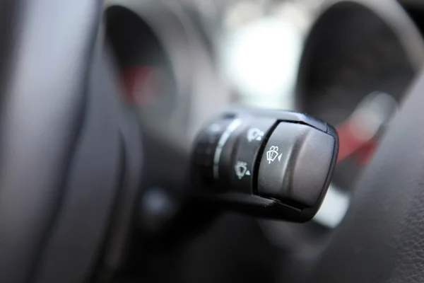 車のダッシュ ボード： 赤と黒で、ライトアップされた車のダッシュ ボード — ストック写真