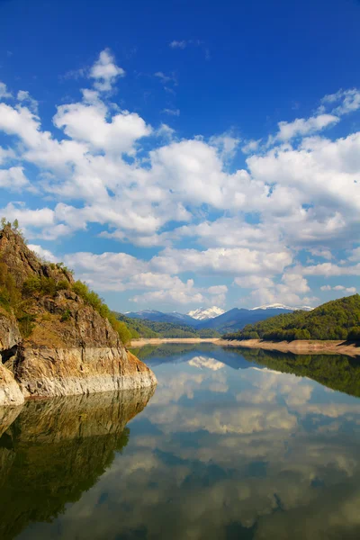 Lago vidraru — Fotografia de Stock