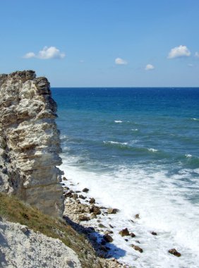 Deniz, dalgalar ve kayalar