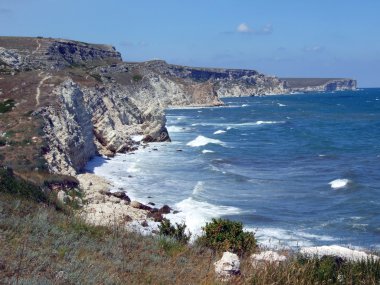 Deniz, dalgalar ve kayalar