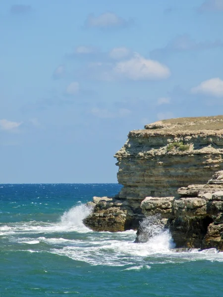 Morze, fale i skały — Zdjęcie stockowe