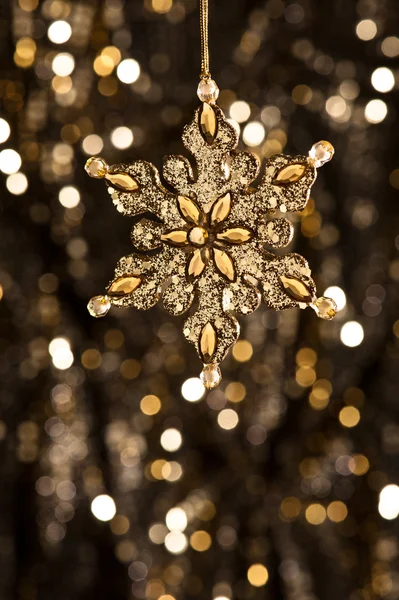 Konstgjorda snöflinga i guld — Stockfoto