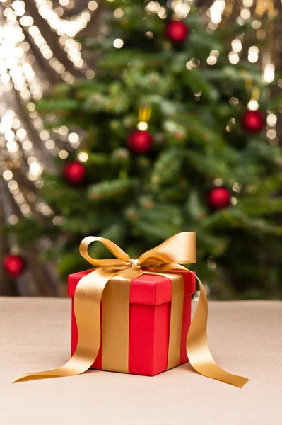 One present with gold ribbon — Stock Photo, Image