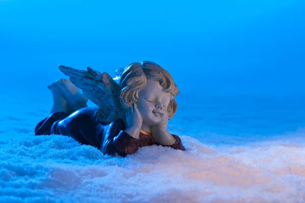 Angel in sneeuw — Stockfoto