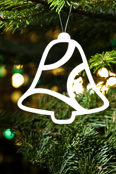 Forma de sino ornamento de Natal na árvore de Natal — Fotografia de Stock