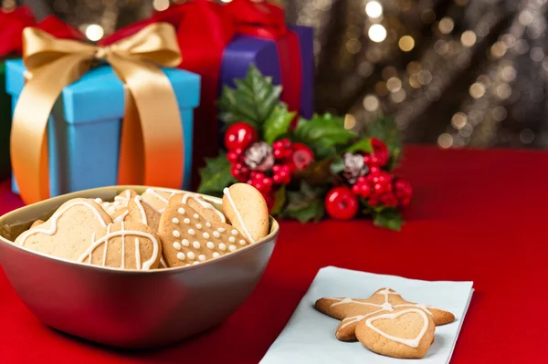 Ciasteczka świąteczne, krótkim chleba w uroczysty ustawienie — Zdjęcie stockowe