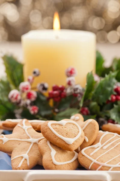Ciasteczka świąteczne, krótkim chleba w uroczysty ustawienie — Zdjęcie stockowe