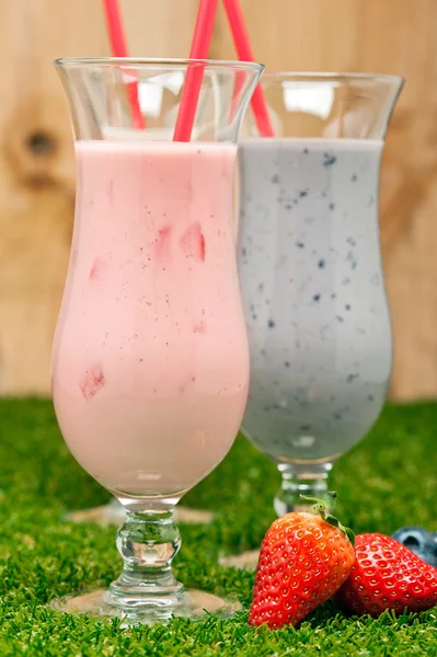 Blueberry and Strawberry milk shake — Stock Photo, Image