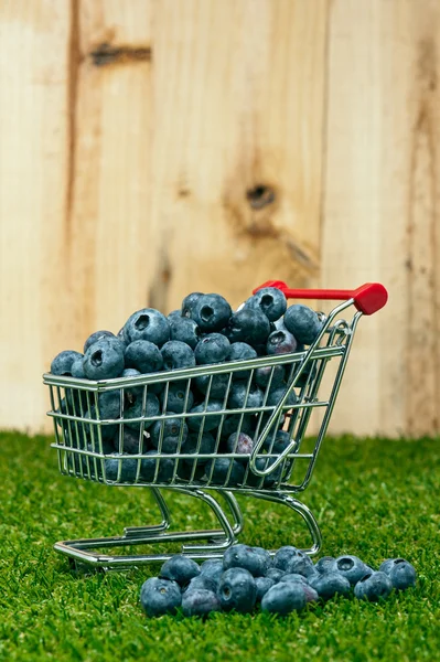 Blueberries in a shopping cart — Stock Photo, Image