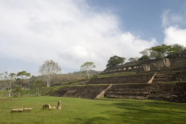 Maya ruïnes in de jungle, tonina in mexico — Stockfoto