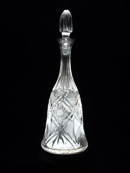 Garrafa de vidro vazia com uma rolha no fundo preto — Fotografia de Stock
