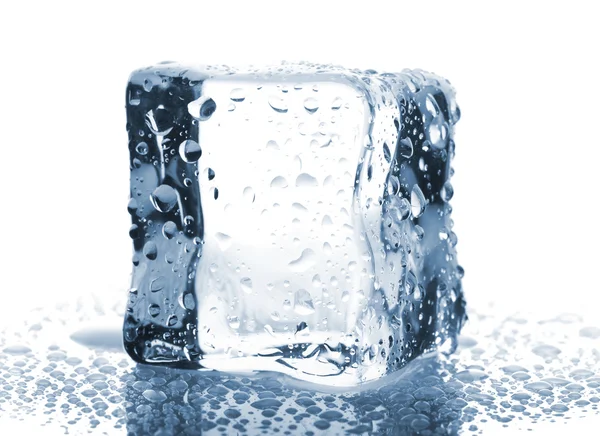 Is kub med vattendroppar — Stockfoto