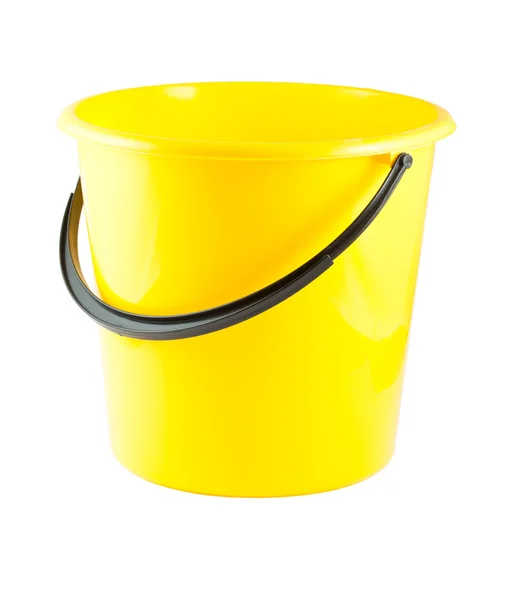 Желтое пластиковое ведро — стоковое фото