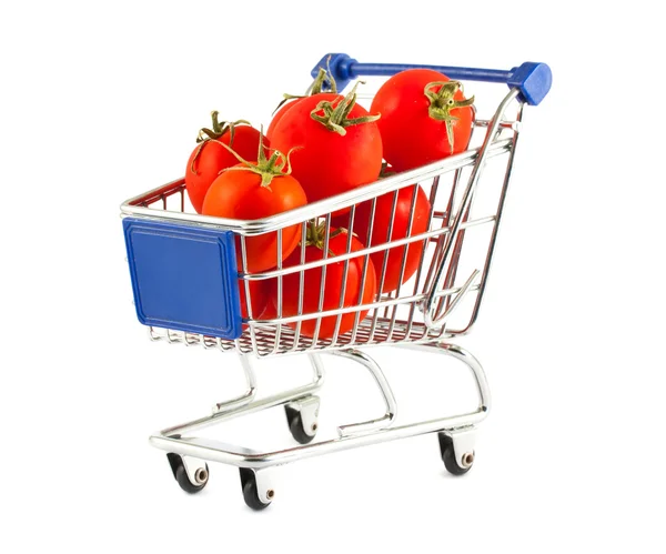 Tomates vermelhos no carrinho de compras — Fotografia de Stock
