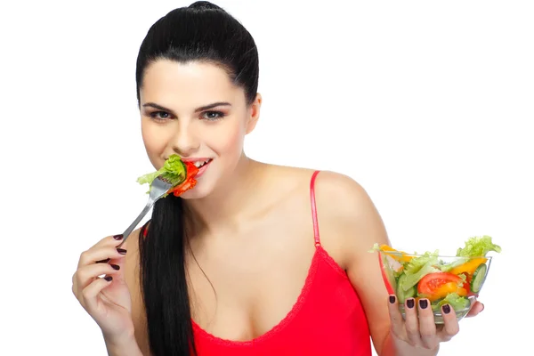 白い背景に分離した野菜のサラダを食べてかなり若い女性の肖像画 — ストック写真