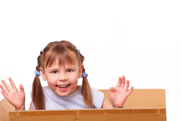 Little girl is ready to move into a new house — Stock Photo, Image