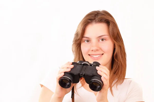 Chica joven sonriente con prismáticos —  Fotos de Stock