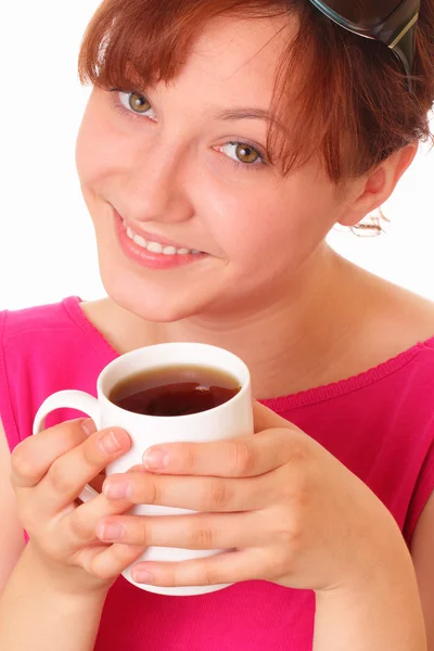Όμορφη νεαρή κοπέλα με το ένα φλιτζάνι τσάι — Φωτογραφία Αρχείου