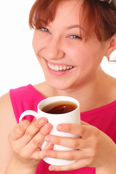 Happy νεαρό κορίτσι με το ένα φλιτζάνι τσάι — Φωτογραφία Αρχείου