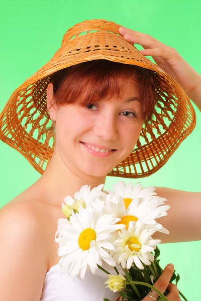 Happy young girl with chamomile flowers — Stock Photo, Image