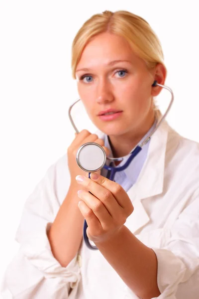 Mulher médica atraente com estetoscópio — Fotografia de Stock