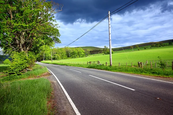 Een lege weg op het platteland — Stockfoto