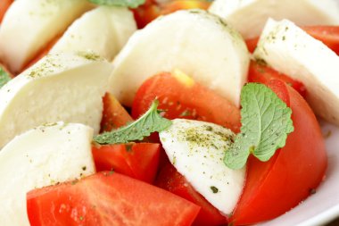 Makro yakın çekim salata domates ve mozzarella peyniri vurdu