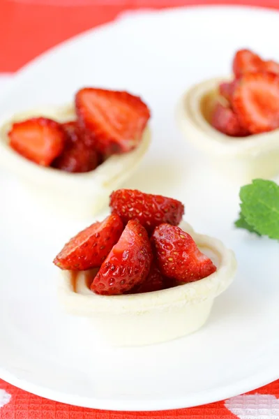Fruit dessert - tartlets with strawberries — Stock Photo, Image