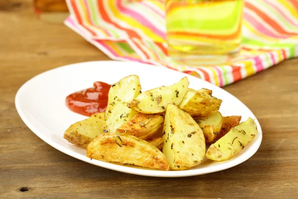 Fresh fried potatoes on a wooden table — Stock Photo, Image