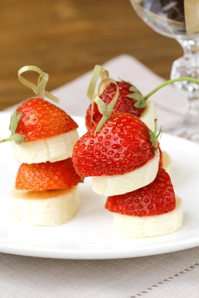 Dessert of strawberries and bananas, mini snack — Stock Photo, Image