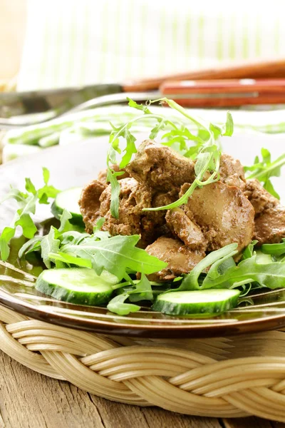 Delicious salad with arugula and chicken liver — Stock Photo, Image